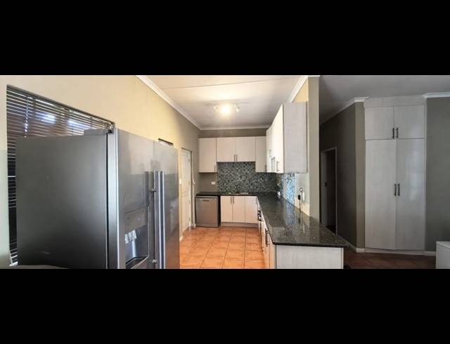 2 BEDROOM TOWNHOUSE FOR SALE IN WATERVAL EAST